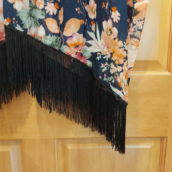 Beach cover up kimono floral top with tassels - Picture 6 of 6